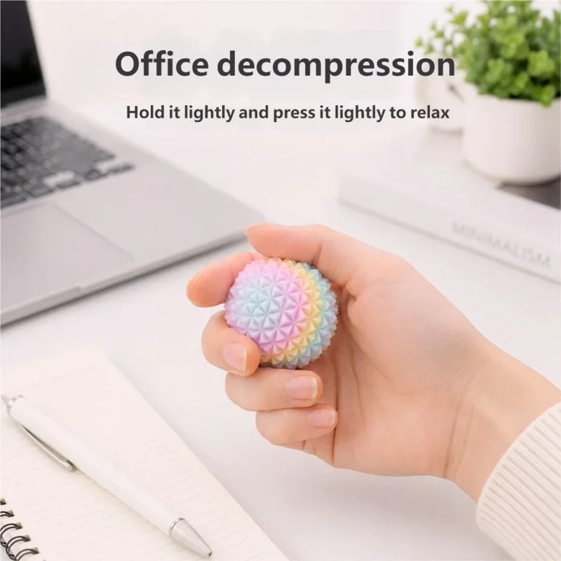 Balle anti-stress à pointes imprimée en 3D, jouet de bureau pour soulager le stress des doigts ﻿