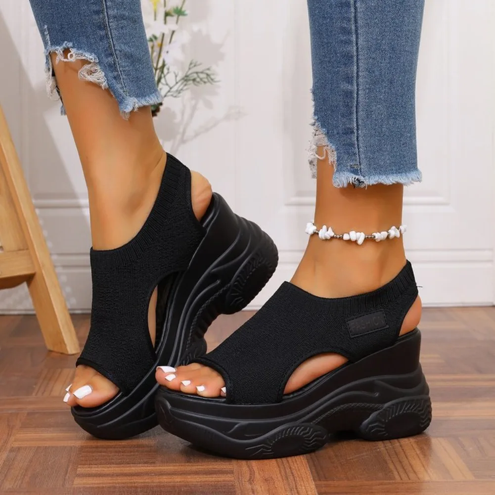 

Лето 2023, женские босоножки на танкетке, эластичный тканевый чехол, женские сандалии на толстой подошве, модная повседневная обувь на высоком каблуке