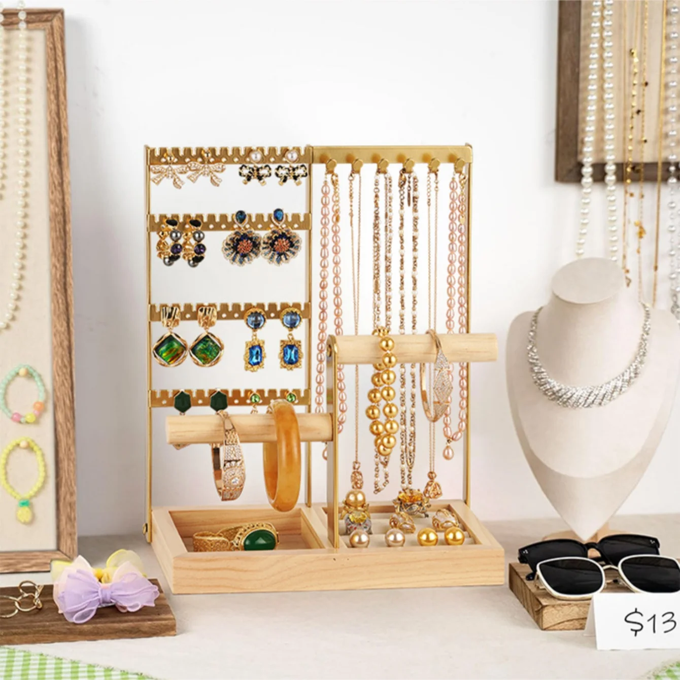 Support organisateur de bijoux, porte-bijoux, support pour boucles d'oreilles à 4 niveaux avec 48 trous et 6 crochets, organisateur de colliers, boîte en bois