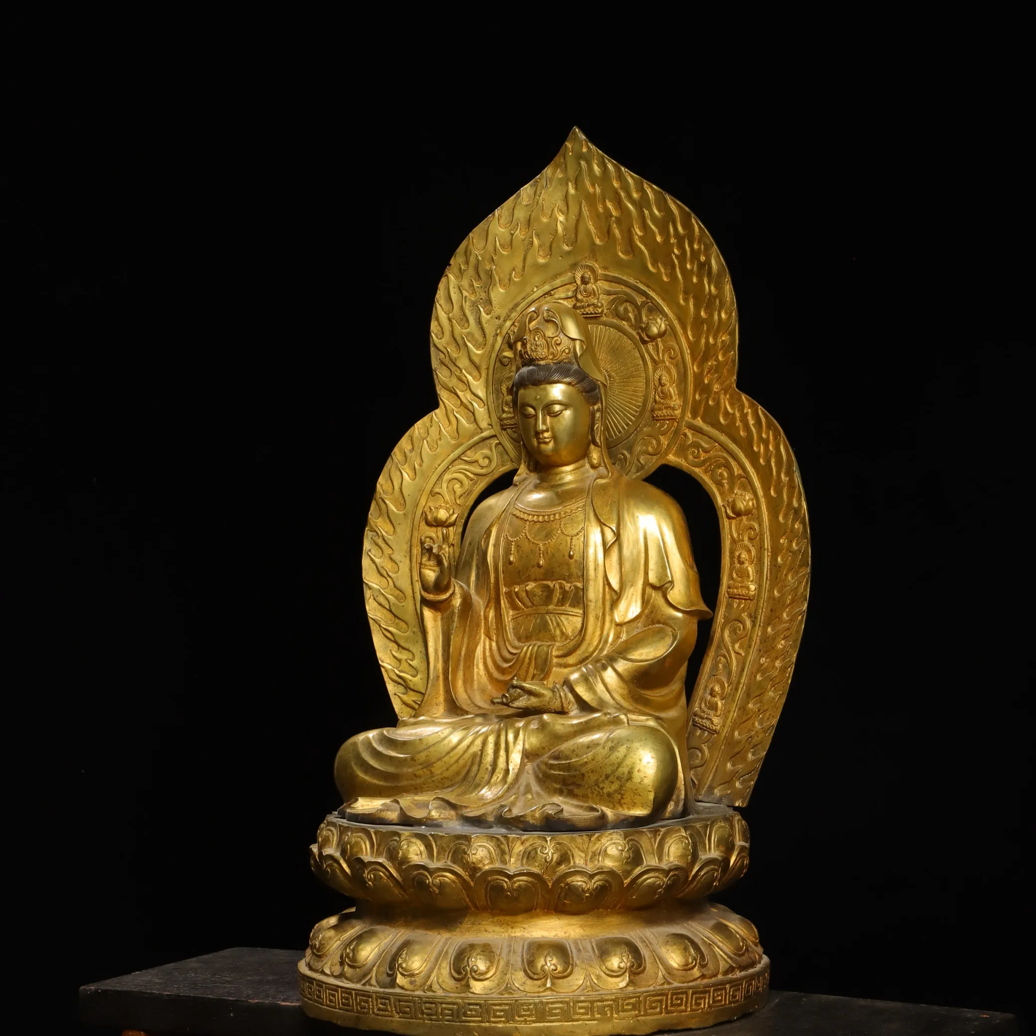 

23"Tibetan Temple Collection Old Bronze Gilded Guanyin Bodhisattva Sitting Buddha Backlit Buddha Platform Worship Hall