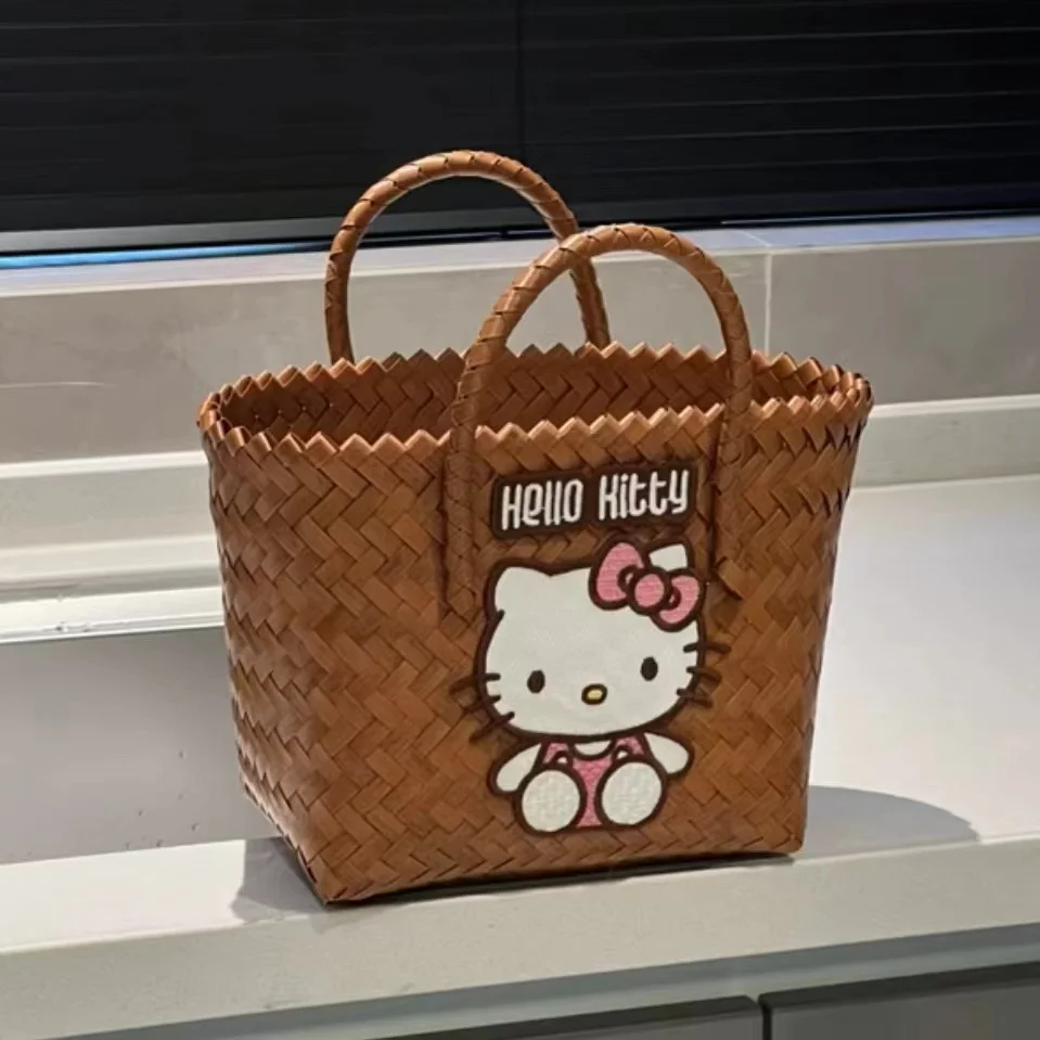 

Office workers commute with handheld bento bags, imitation rattan woven vegetable baskets, and go out for a picnic