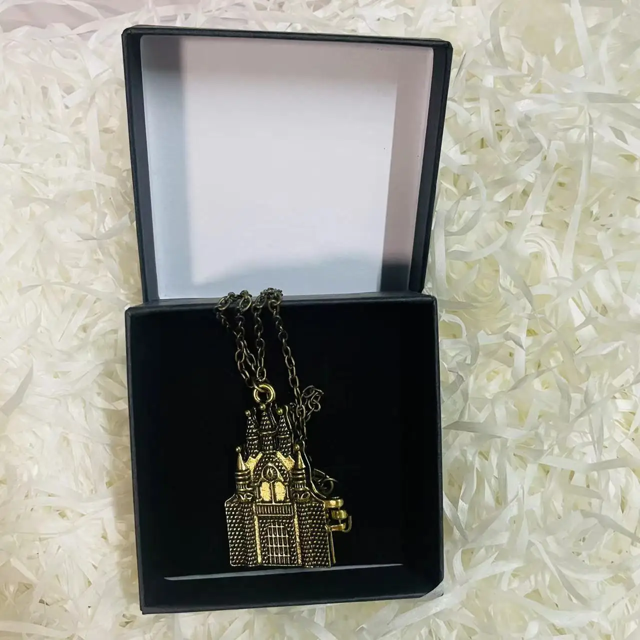 Starożytny Naszyjnik z Zawieszką w Kształcie Zamku w Pudełku Prezent na Halloween Boże Narodzenie Nowy Rok Urodziny dla Dzieci Akcesorium do Cosplayu
