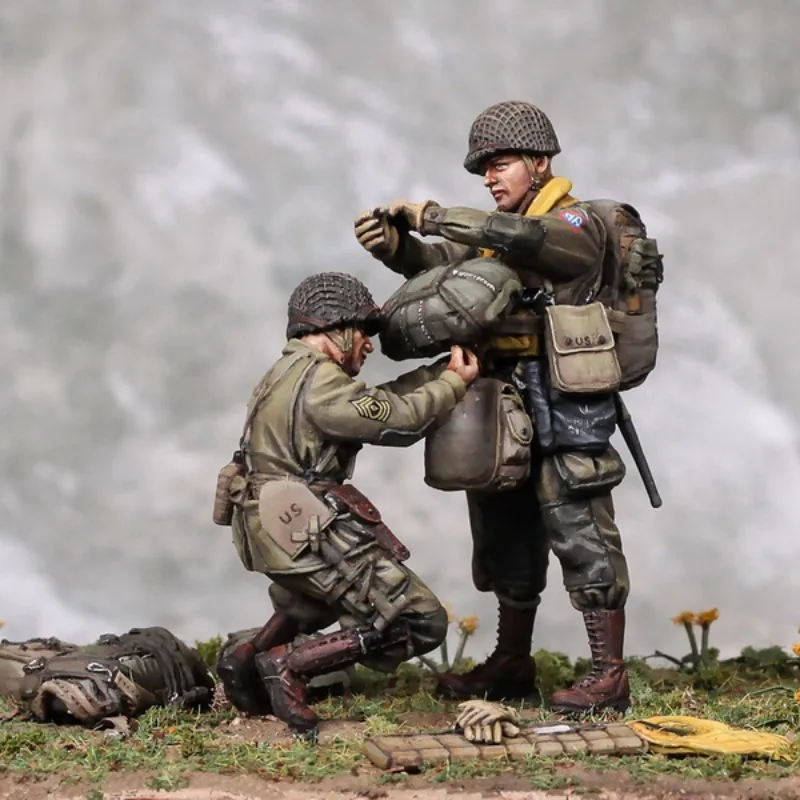 

1/35 Scale Resin Figure Model Building Kits Major and First Sergeant U.S. Army Airborne 2 Figures Unassembled and Unpainted 982A