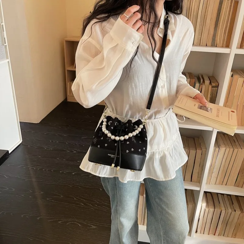 

Classic Retro Leather Shoulder Bag Women Popular Elegant Elements High End Design Daily Travel Handbag