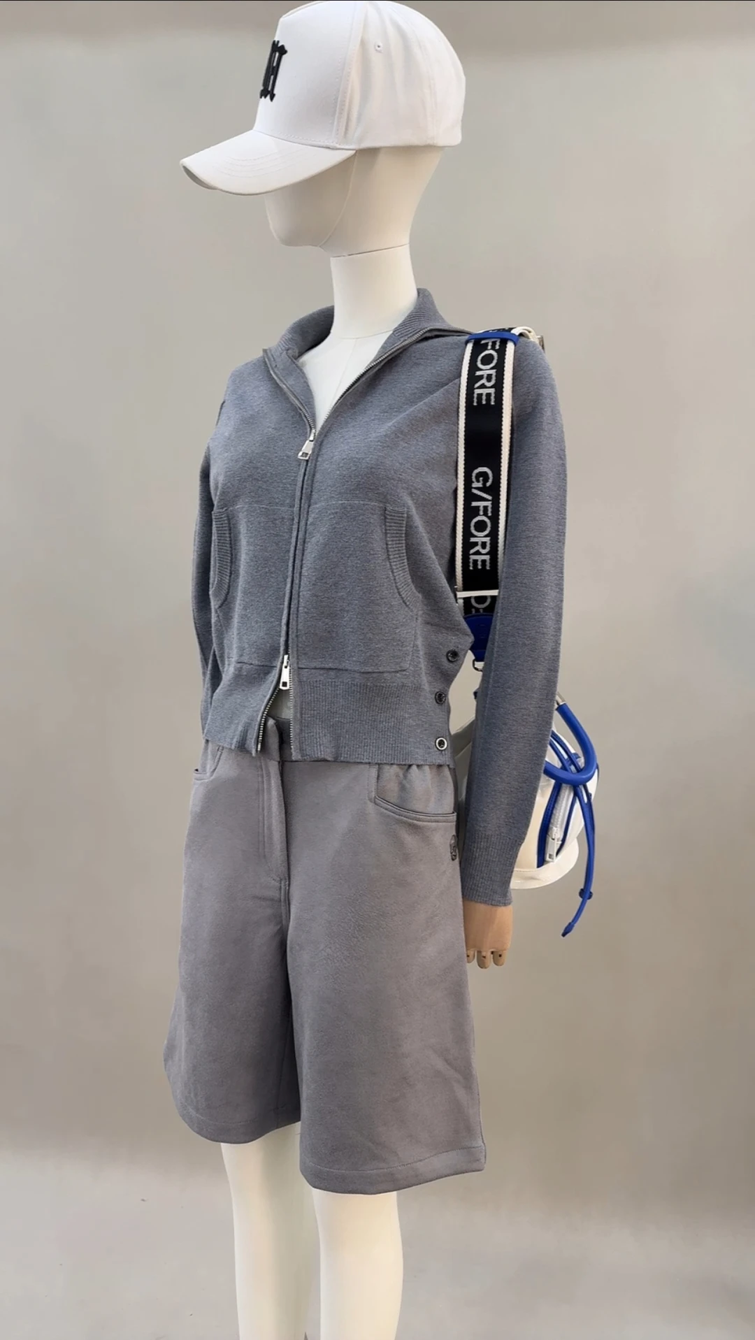 

Women's Golf Apparel: New Fall/Winter Collection - Mid-Length Pants: Stylish and Versatile