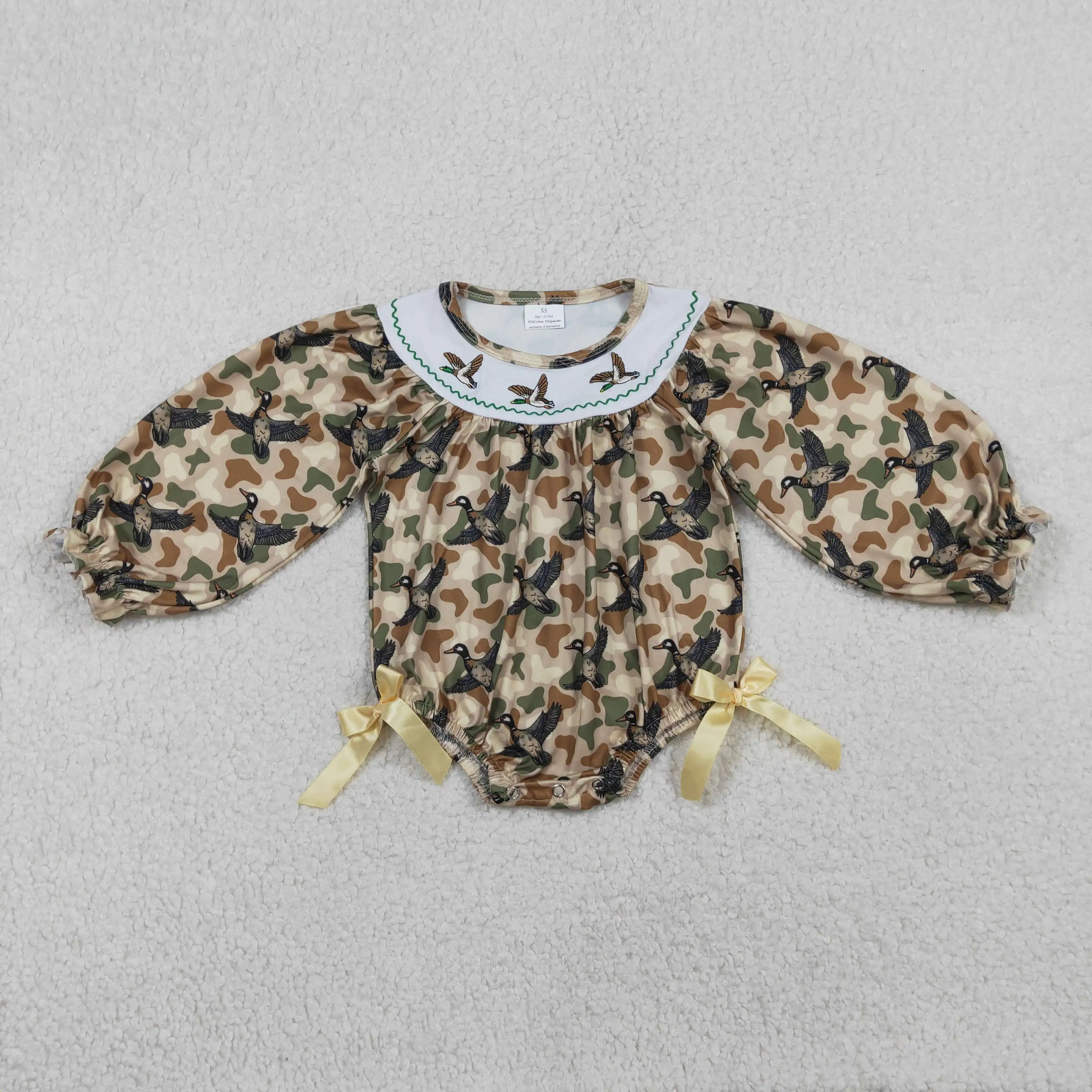 

LR2896 Western-style embroidered duck and bow brown-green camouflage long-sleeved bodysuit for baby girls.