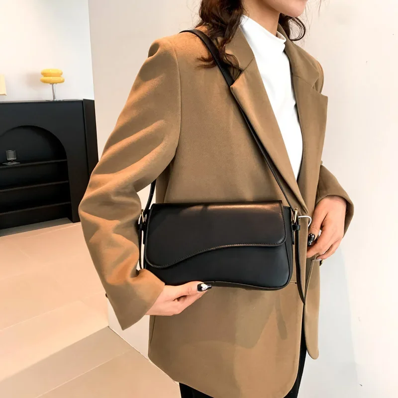 Vintage Leather Crossbody Bags for Women 2024 Designer Female Small Flap Shoulder Underarm Bag Armpit Handbags and Purses