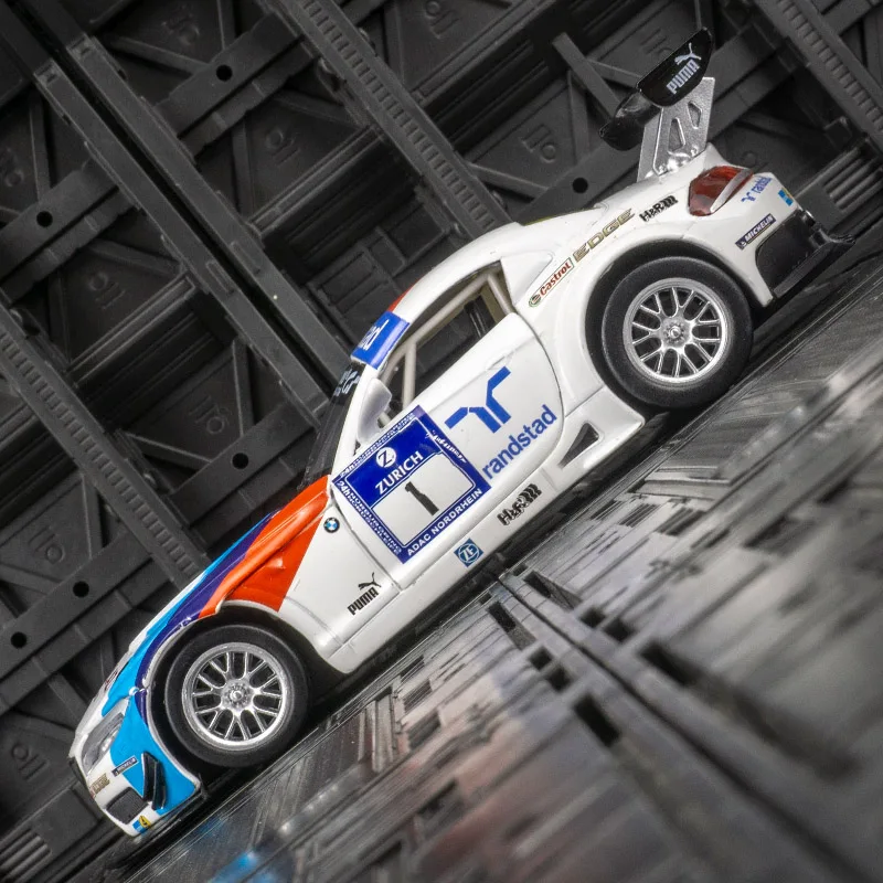 CCA 1:32 Simulation BMW Z4 alloy car model doors and hood can be opened has simulated sound and lighting rich in details