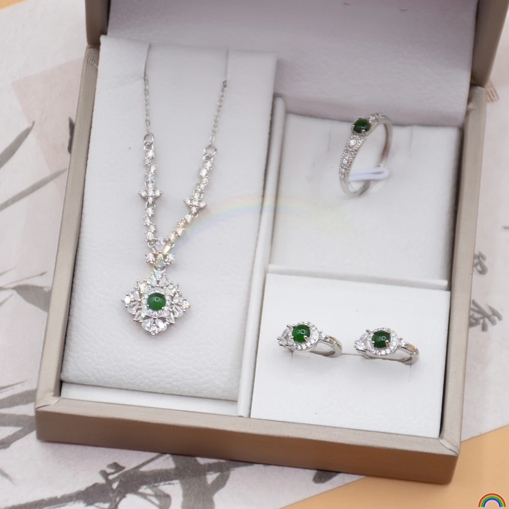 

Natural A-grade jade set s925 inlaid with imperial green jewelry to ensure authenticity and protect natural Rwbuy brand jewelry