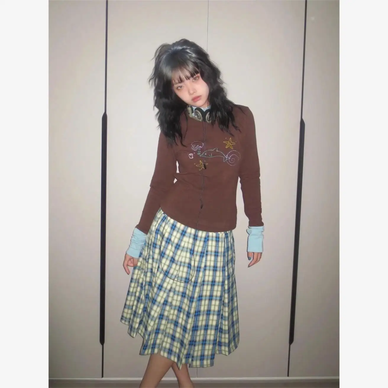 เสื้อยืดคอสูงแขนยาวทรงเข้ารูปประดับเพชรเทียมสำหรับผู้หญิง สไตล์เท่ห์ ทรงตรง แฟชั่นฤดูร้อน เสื้อยืดผู้หญิง