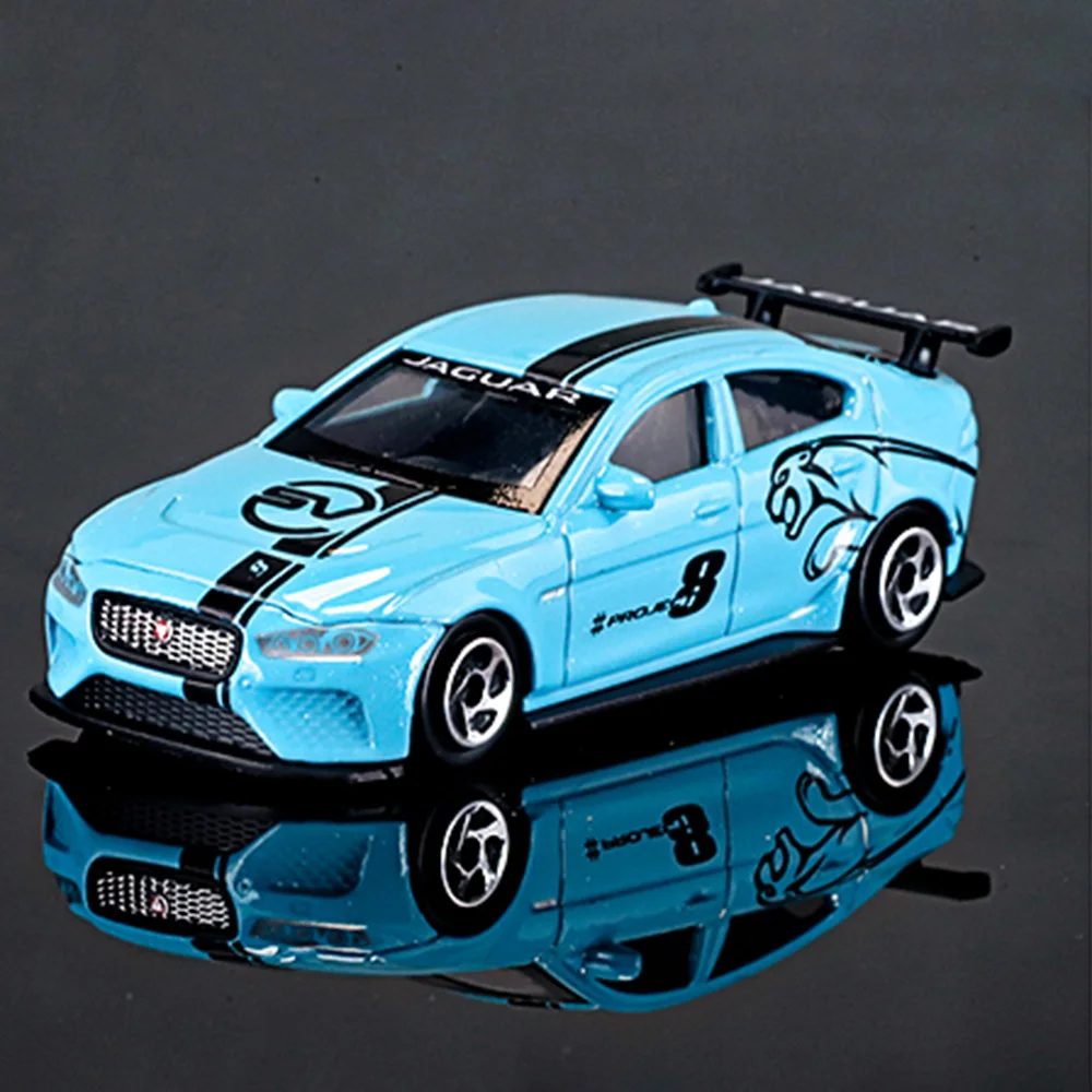 

Мини 1:64 JAGUAR XE SV Project8 Модель автомобиля Игрушечная четырехколесная подвеска из сплава, литые под давлением модели транспортных средств, праздничные подарки для детей