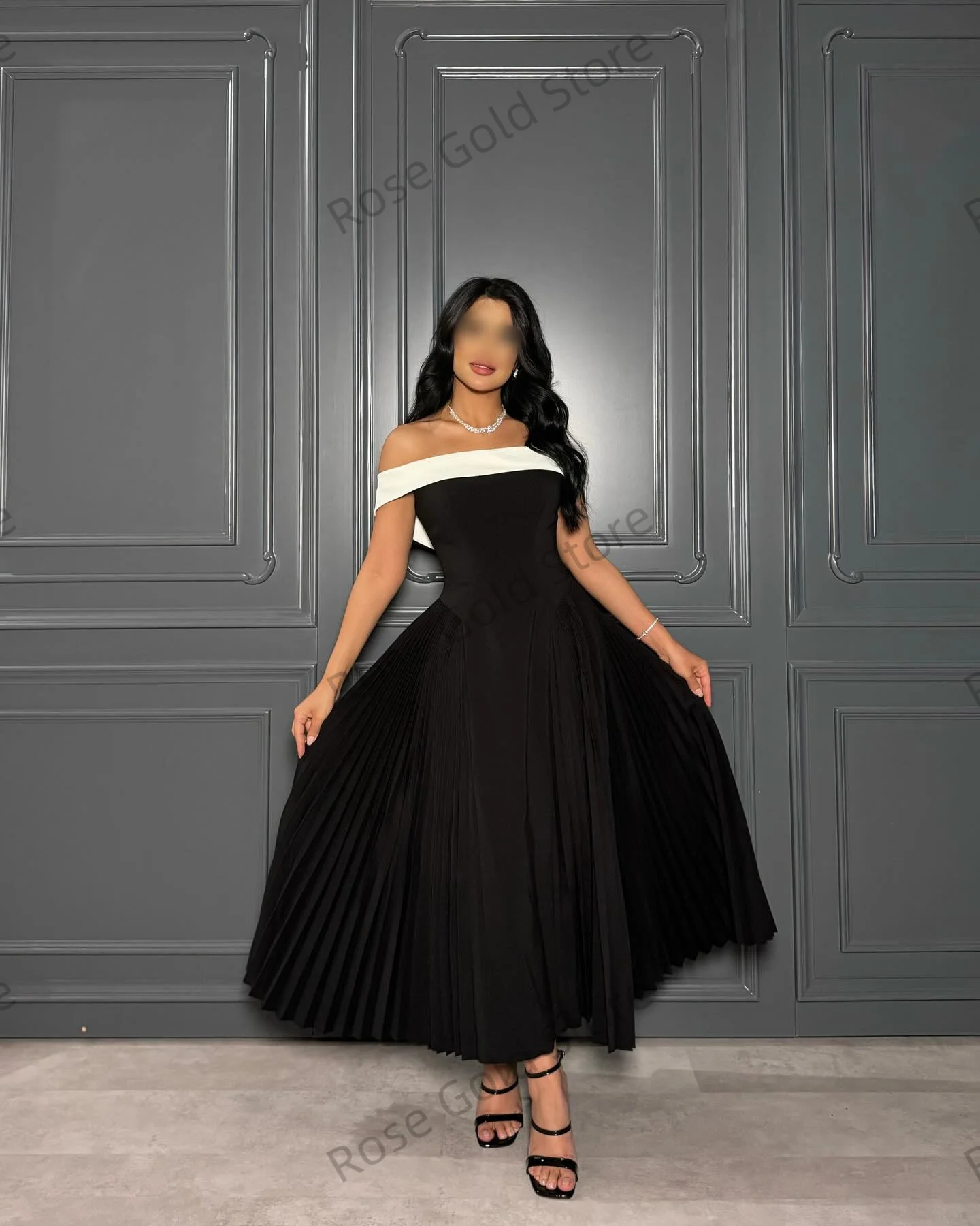 Charmant A-lijn Avondjurk Zwart Off Schouder Vrouwen Prom Party Jurken Aangepaste Eenvoudige Mouwloze Arabische Vestidos De Fiesta