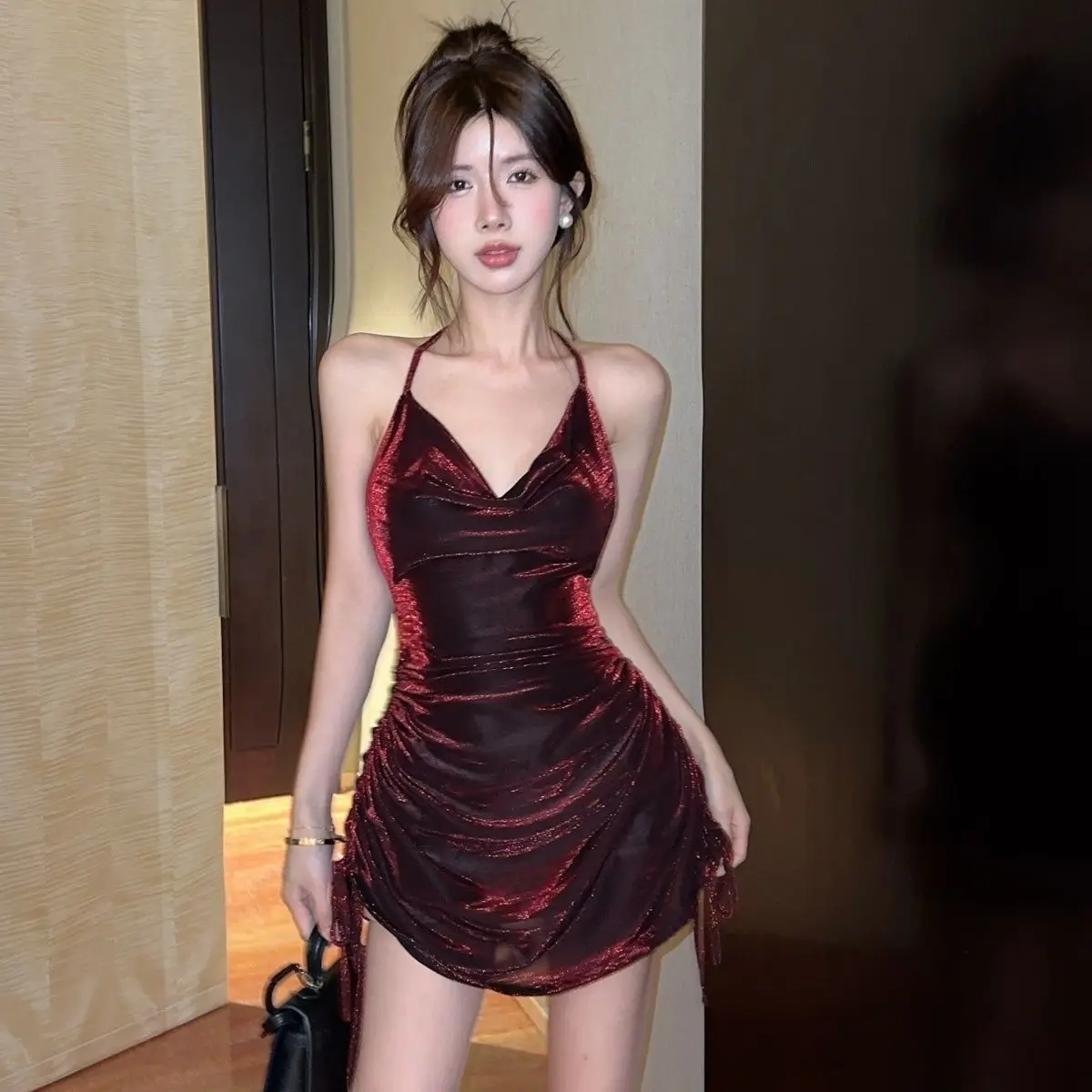 Robe caraco sexy pure avec cordon de serrage à la taille découpée au dos moulante