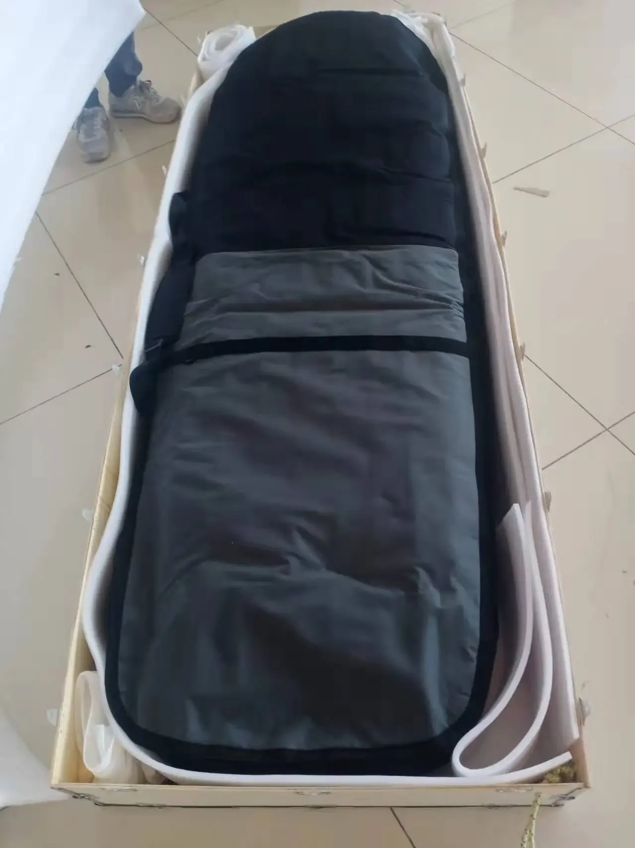 E-Foil + Papan Selancar Foil Listrik Hydrofoil Surfing Hydro Foil Listrik Dengan Baterai Dan Motor Efoil ( Foil+Papan )