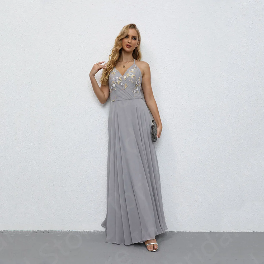 

Charming Silver Long Mother of the Bride Dresses Sleeveless V Neckline Back Out Wedding Party Gowns Flowers 2023