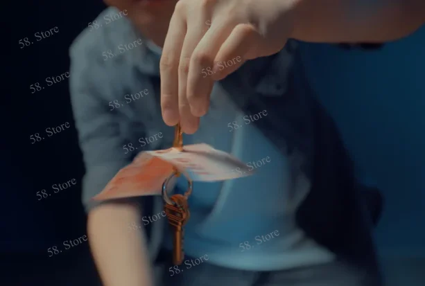 

Квантовый ключ от Calvin Liew и Hanson Chien Волшебные трюки (58, загрузка в магазине)