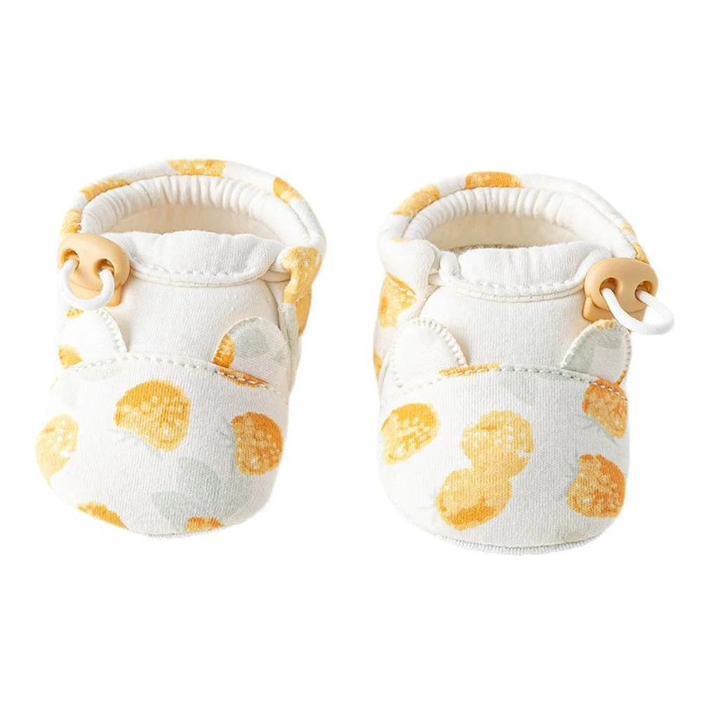 أحذية أطفال غير قابلة للانزلاق للأولاد والبنات صنادل مطبوعة على شكل حيوان الدب اللطيف من القطن بنعل ناعم لحديثي الولادة حذاء للأطفال حديثي الولادة يسمح بمرور الهواء