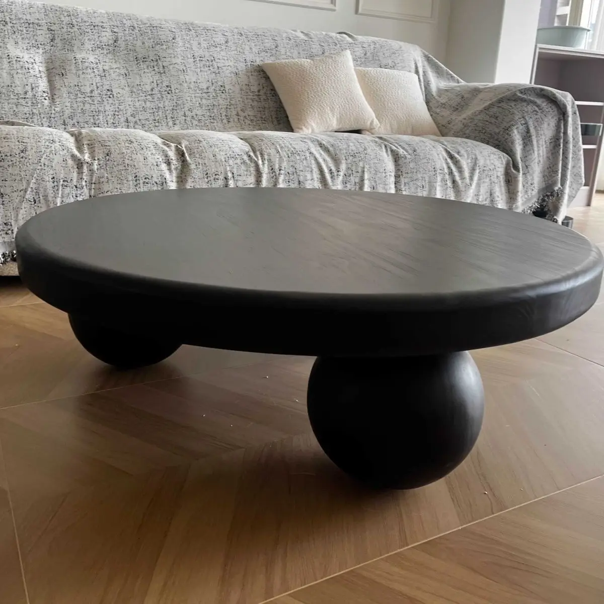 طاولة قهوة مستديرة، خشب متين قديم، منزل حديث #1