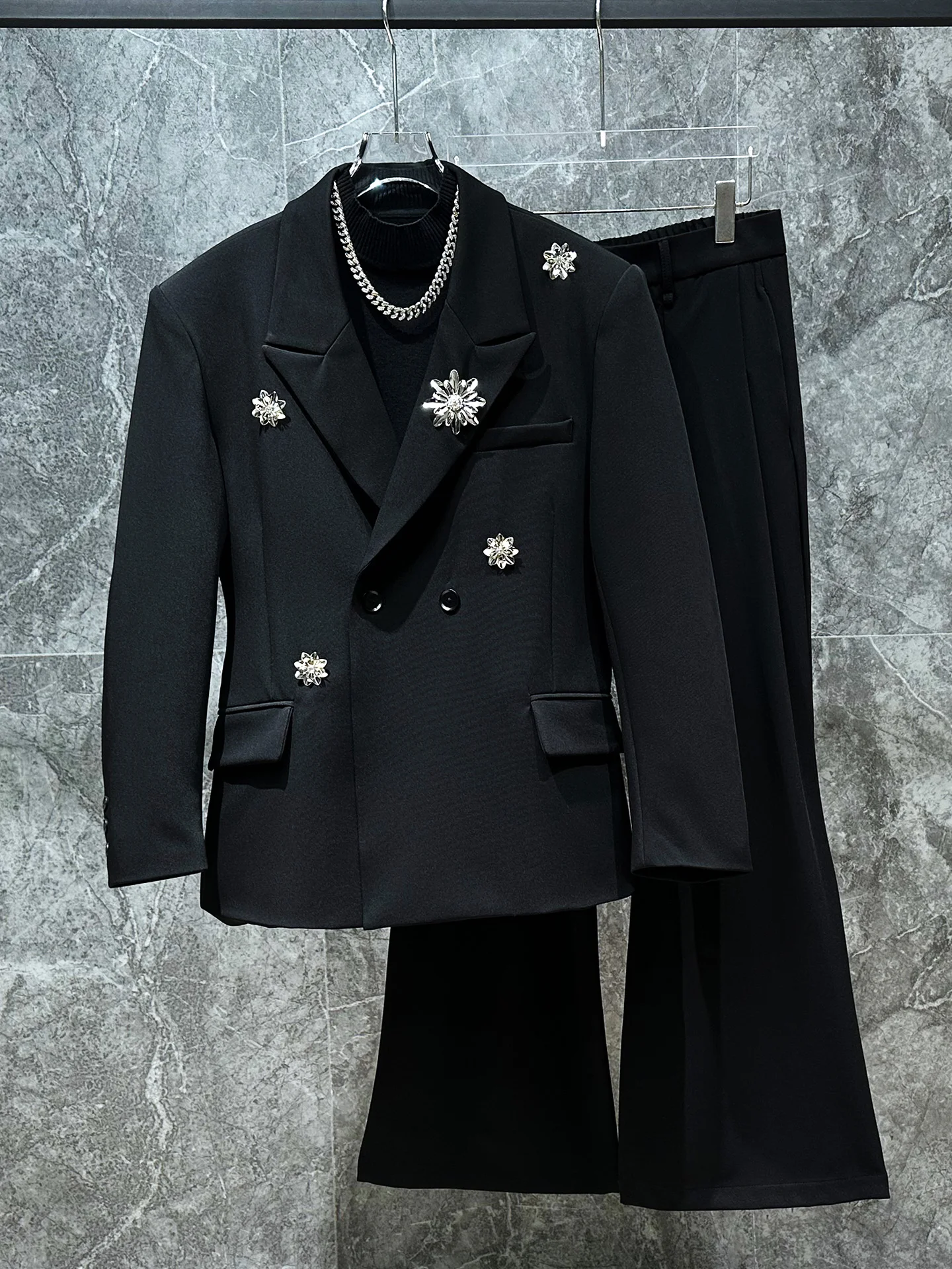 

Trendy Men's Metal Chest Pin Design Slim Fit Suit Jaet New Arrival High End Lightweight Spring Autumn Youth Faion Pure Color