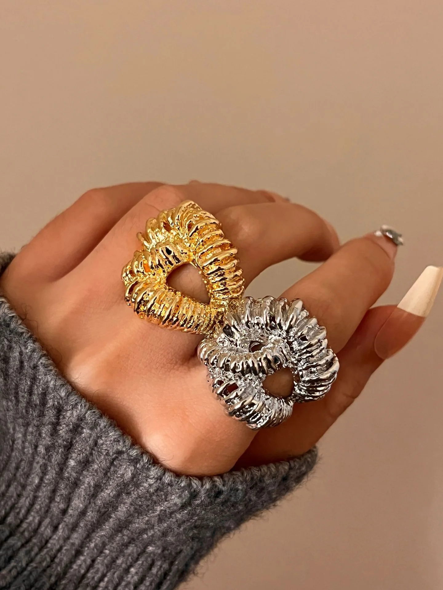 

Europe And The United States Light Luxury Niche Design Personality Texture Ring Fashion Exquisite Gift For Women