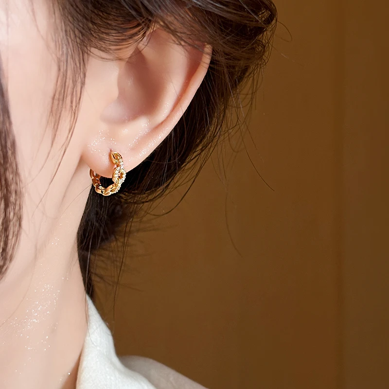 Luxuriöse, vollbesetzte Zirkon-Ketten-Huggie-Ohrringe für Damen, vergoldet, elegante Hängeohrringe, Party-Modeschmuck – Detail 3