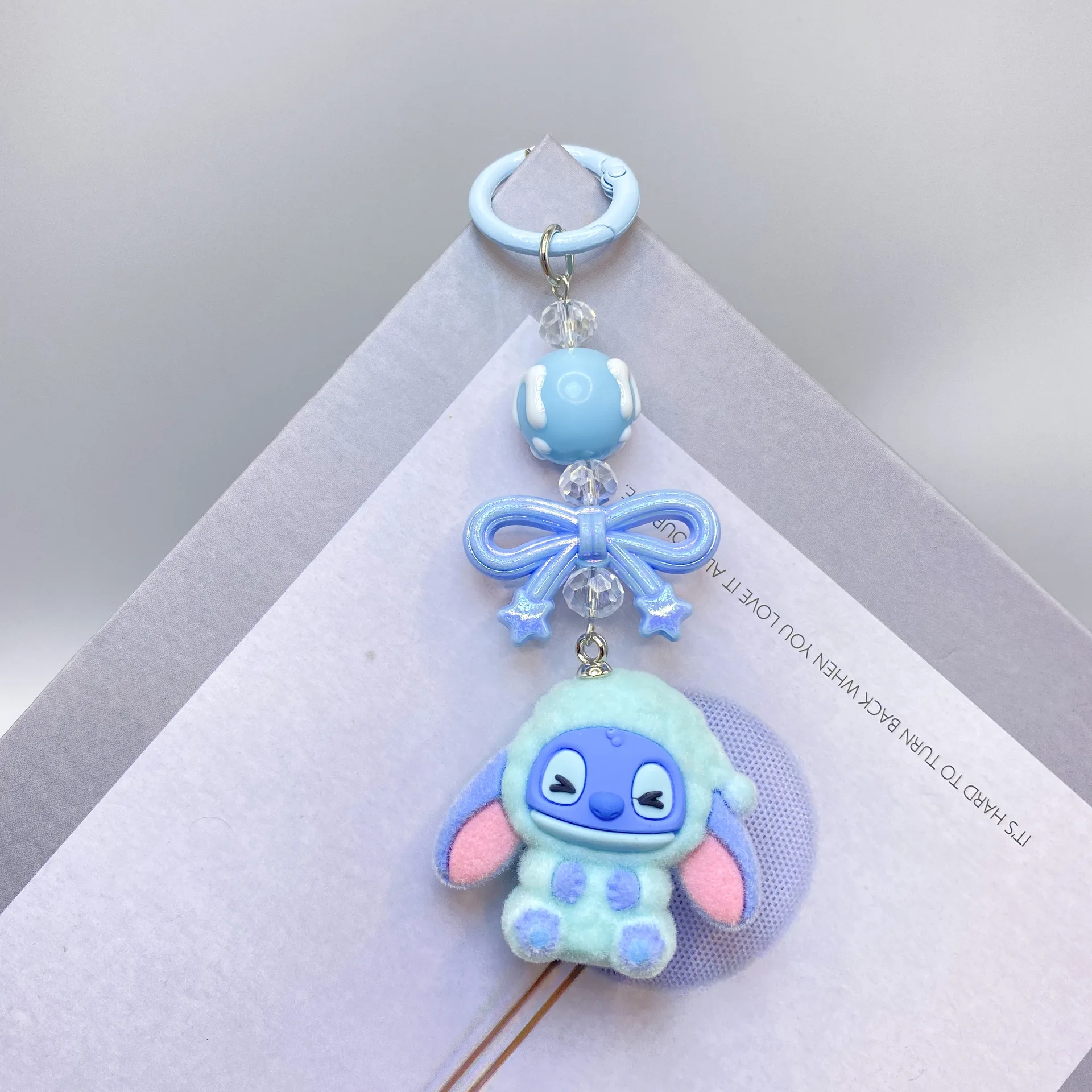 قلادة تمثال كرتونية مبتكرة لحقيبة ظهر الطلاب، وإكسسوار حقيبة الفتيات، وهدية لزملاء الدراسة وأفضل الأصدقاء في عيد الميلاد.