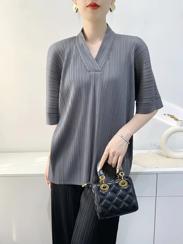 

Новая летняя женская свободная повседневная футболка с коротким рукавом, плиссированная, стройнящая, универсальная, из полиэстера, с V-образным вырезом, средней длины