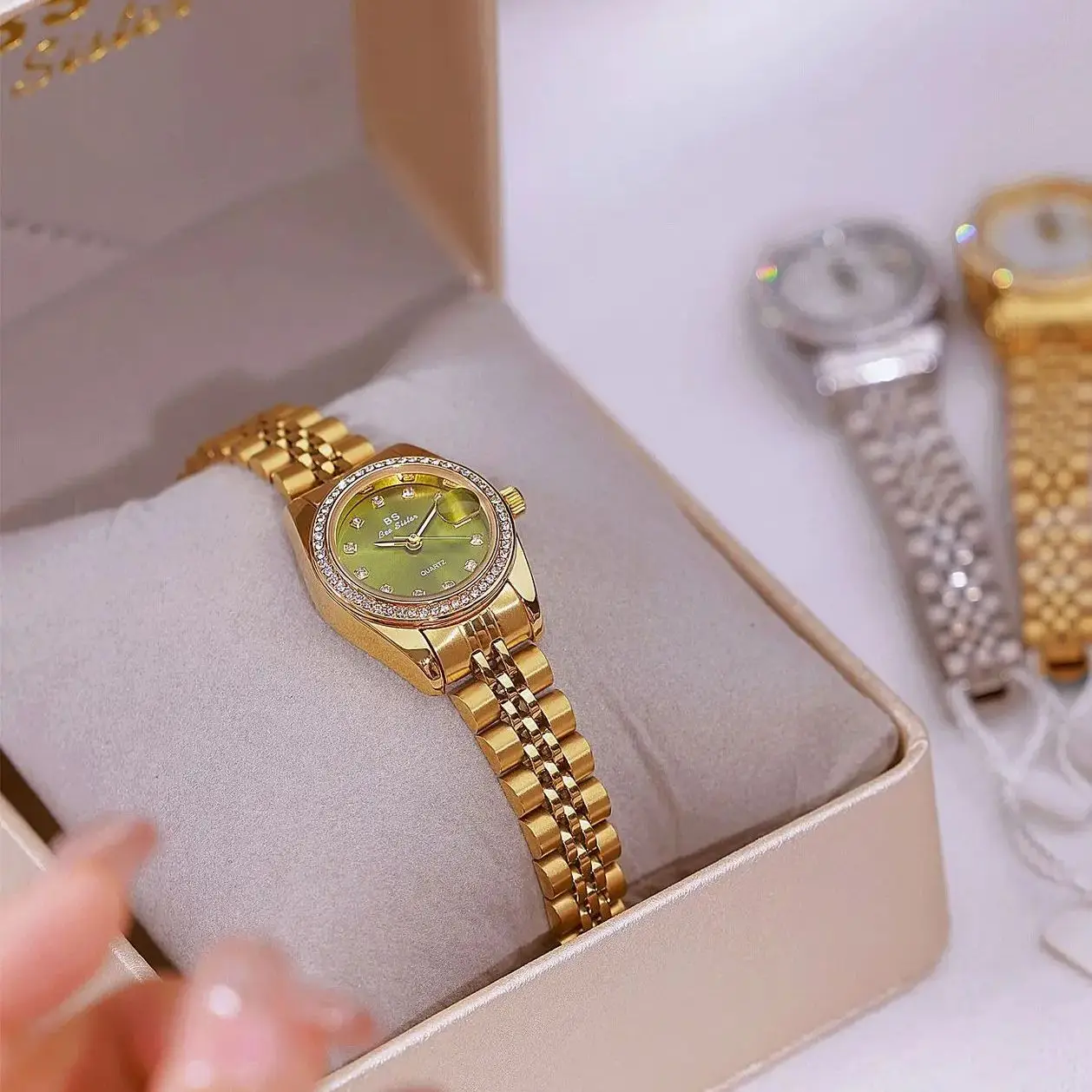 Relojes de lujo para mujer, elegante reloj dorado Vintage, pulsera de acero inoxidable, reloj de pulsera con temperamento, reloj de mujer de alta calidad