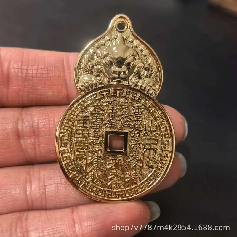 Artificial gold craft pendant featuring the mountain spirit Luoshang Laojun and a gourd-shaped copper coin