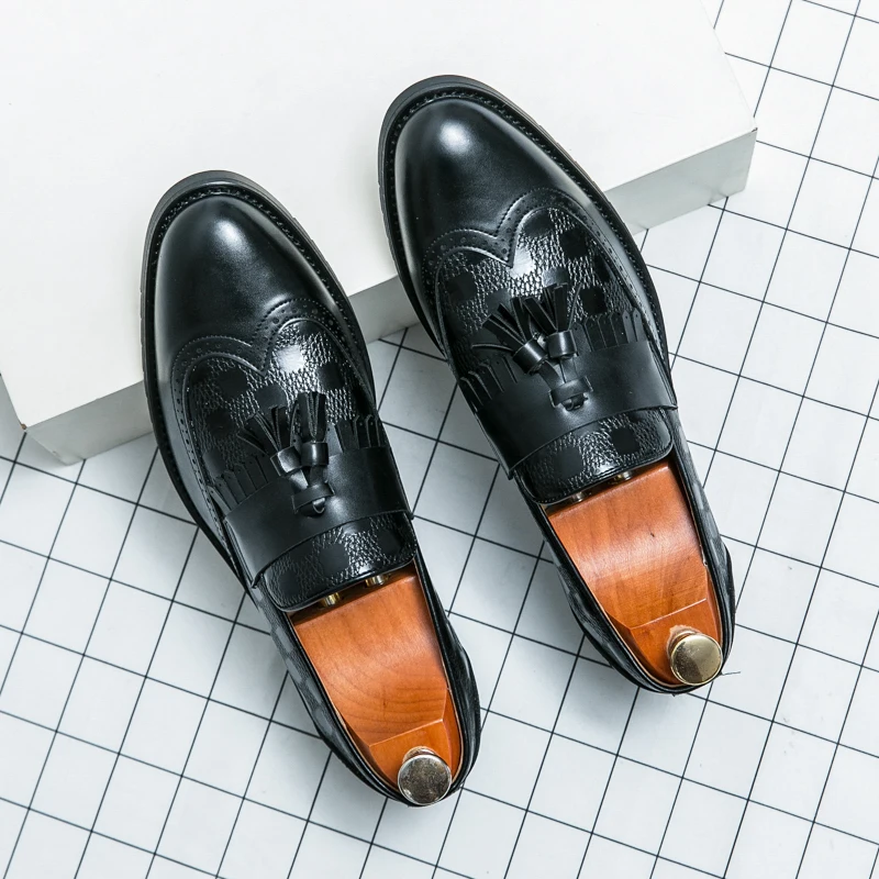 Italian Brand Men\'s Wedding Pointed Shoes Soft Soled Anti Slip Men\'s Loafers Leather Casual Shoes Fashionable Blue Free Delivery