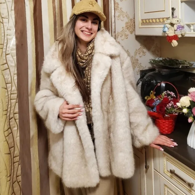 معطف شتوي فاخر عالي الجودة لعام 2025 معطف نسائي سميك ودافئ ملابس خارجية سترة طويلة من فراء الثعلب للسيدات