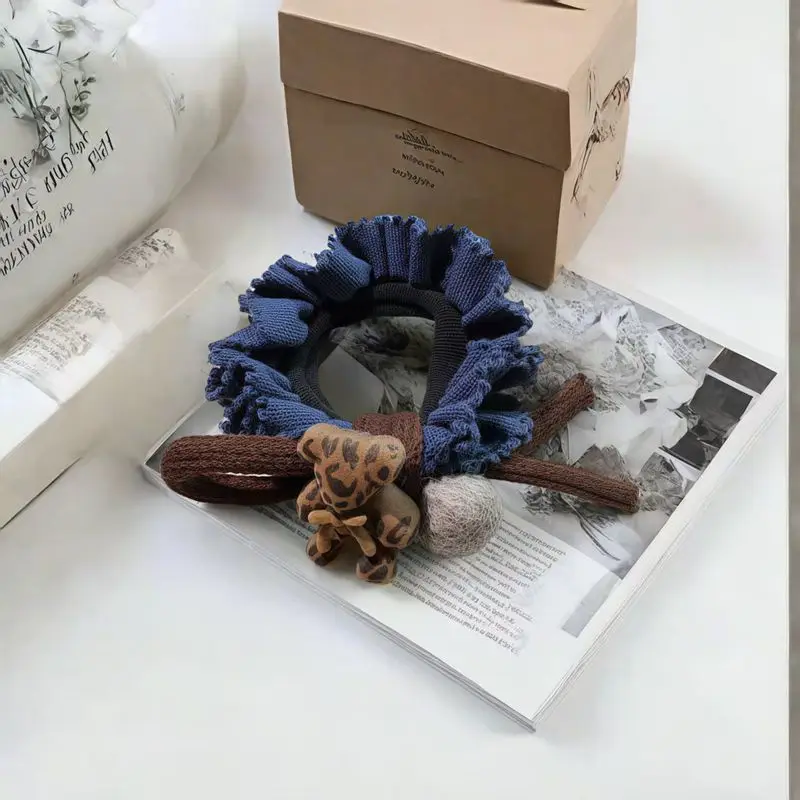 1 buah bola bulu beruang teddy bergaris macan tutul, ikat kepala usus besar, nuansa mewah, kuncir rambut rendah, ikat rambut karet