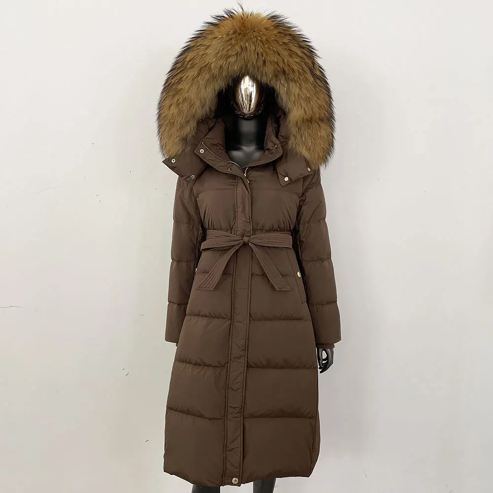 معطف شتوي سميك ودافئ بحزام أبيض أوزة أسفل معطف فضفاض بياقة من فرو الثعلب الحقيقي سترة نسائية بقلنسوة معطف منتفخ موضة جديدة