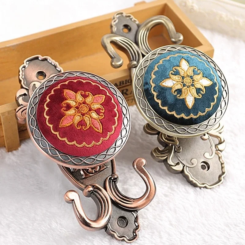 Jue Ka European decorative wall hook creative wall hanging hook nail-free boutique living room special curtain strap hook access