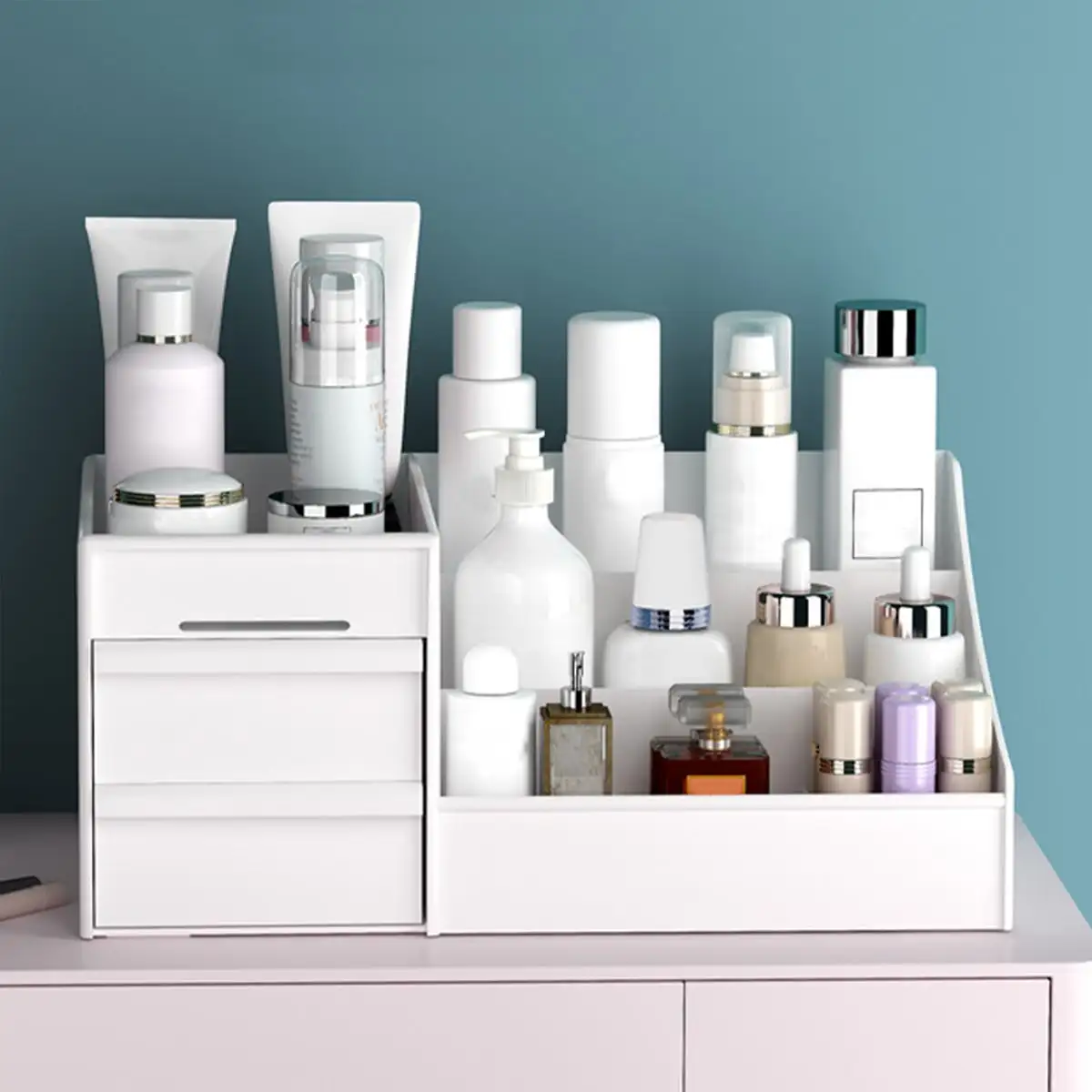 Organisateur de rangement pour maquillage avec tiroirs, présentoir de cosmétiques pour bureau, idéal pour la coiffeuse et la salle de bain.