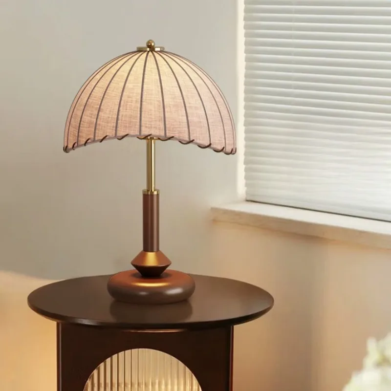 

Solid wood medieval table lamp retro walnut glass decorative table lamp American bedroom bedside study advanced sense