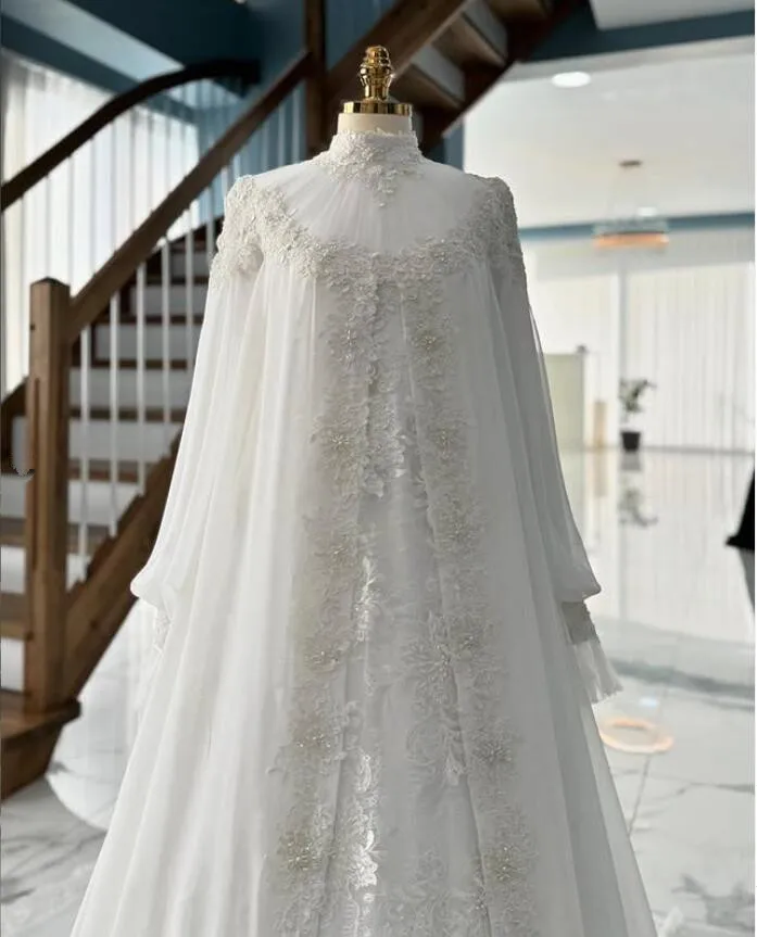 Robes de mariée musulmanes de luxe robalıgelinlik avec Cape sur mesure dentelle Applique Caftan arabe saoudien robe de mariée tenue