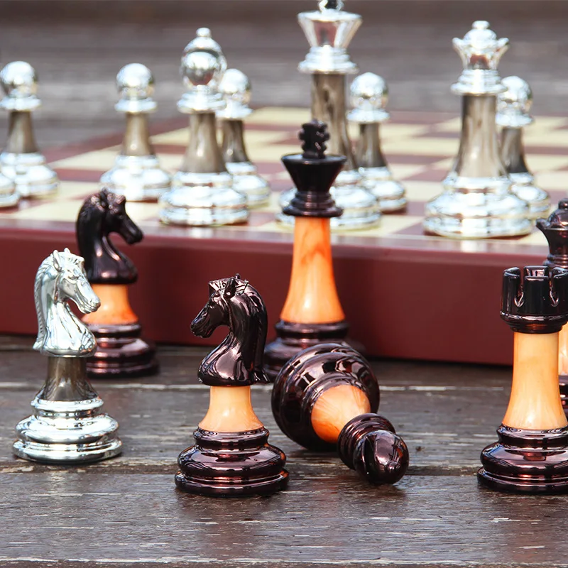 High-end international chess table with metal acrylic imitation jade set indoor chess pieces elegant gift chessboard