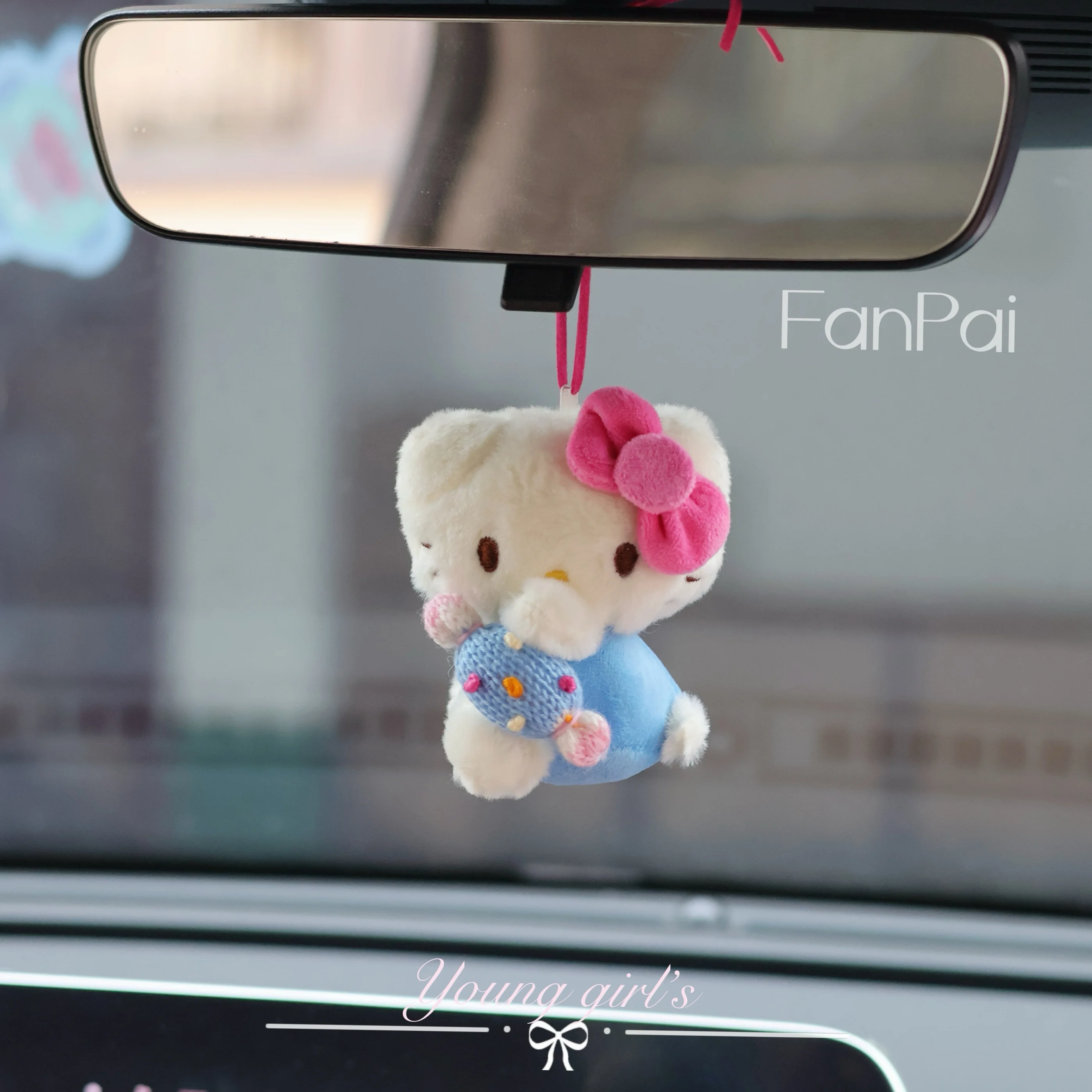 

Cute Kitty Car Hanging Rear View Mirror Pendant Female Decorative New Car Gift