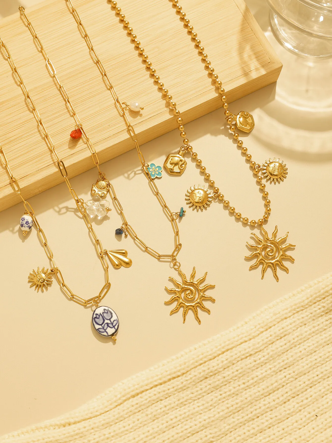 

Simple retro style 18K gold-plated stainless steel ceramic sun pendant necklace for women, a holiday gift.