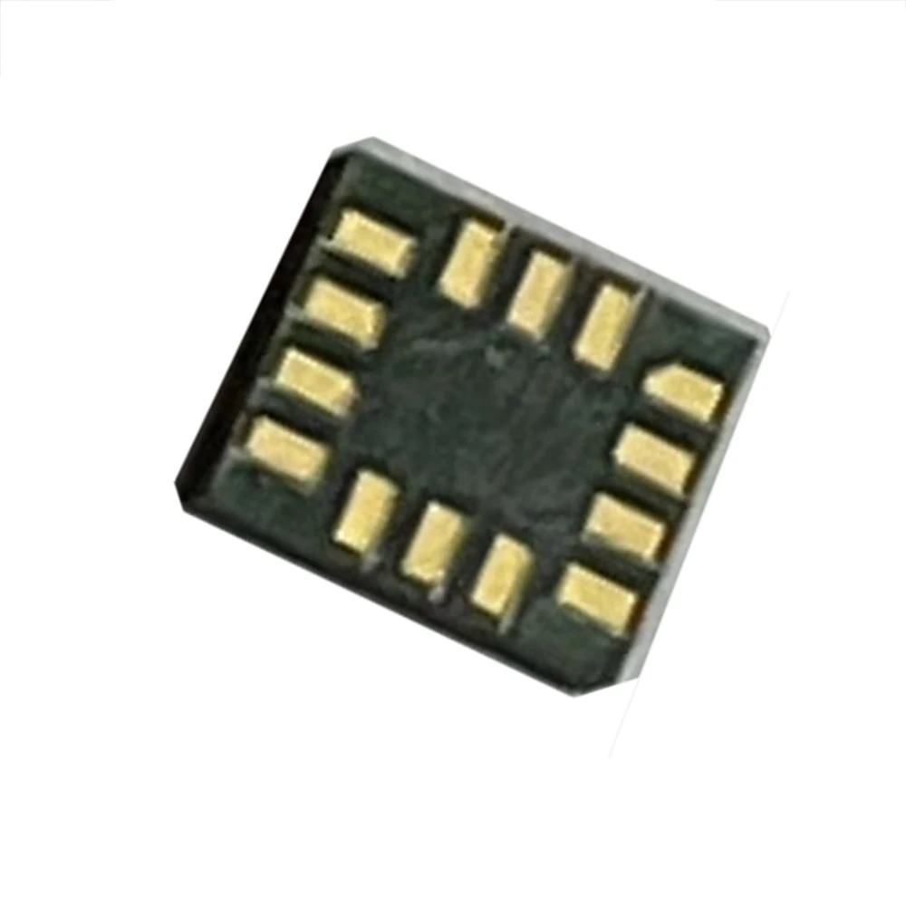 5 puces de microcontrôleur LSM6D53TR