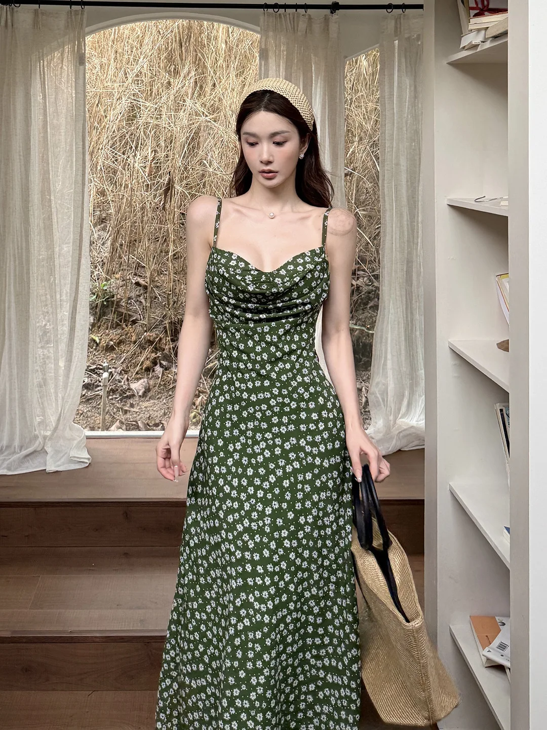 Abito in chiffon a canotta verde con colletto scampanato floreale francese per abito estivo da donna con cinturino con fasciatura posteriore senza maniche e schiena scoperta