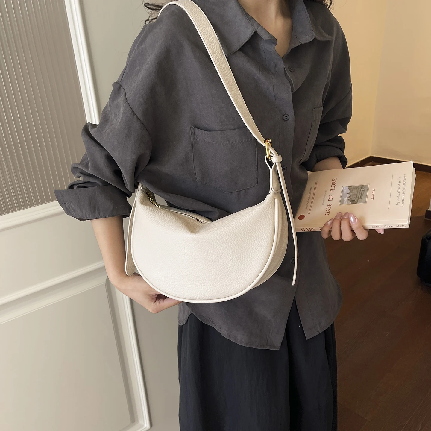 

Корейская модная сумка-полумесяц 2026 года для женщин, универсальная мягкая кожаная сумка-пельмень, стильная городская сумка через плечо/кроссбоди/на предплечье