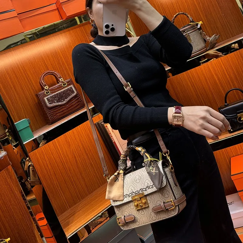 Women\'s handbag 2023 winter new senior designer leather fashionable retro foreign style one shoulder crossbody small square bag