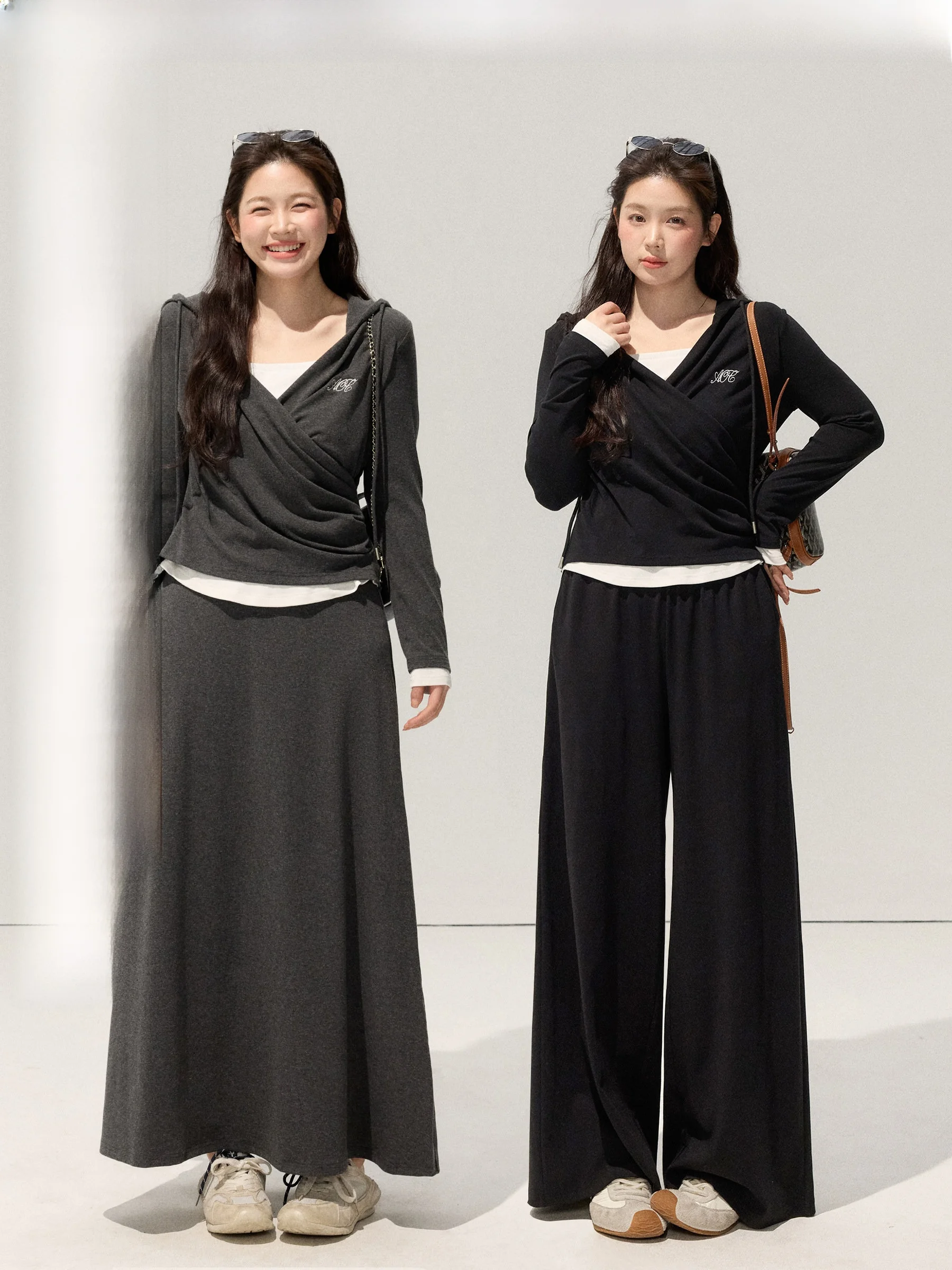 

Комплект Jiulu Studio: свободный топ с капюшоном и имитацией двухслойности, длинные брюки-юбка и брюки-палаццо больших размеров, повседневный, с высокой талией, из хлопка.