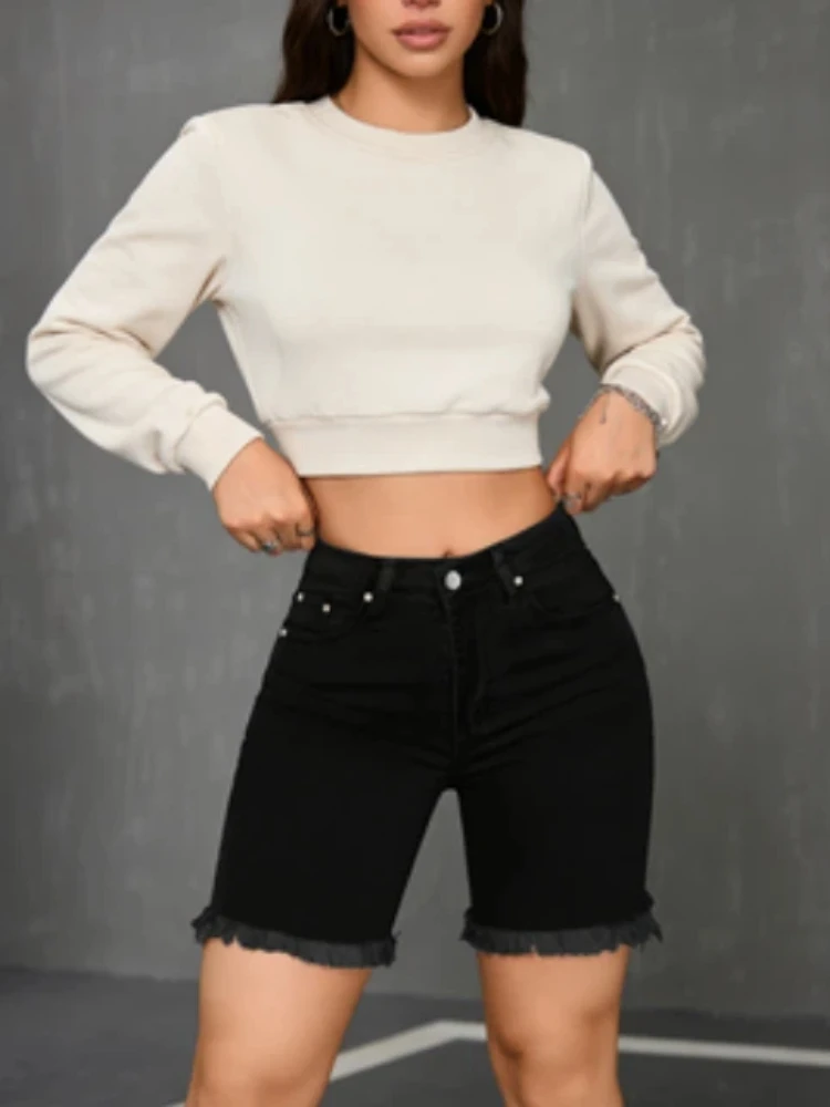 Shorts Bermuda Jeans Feminino Preto Cintura Alta com Botões de Rebite Design 5 Polegadas Comprimento até o Joelho Casual Verão Streetwear