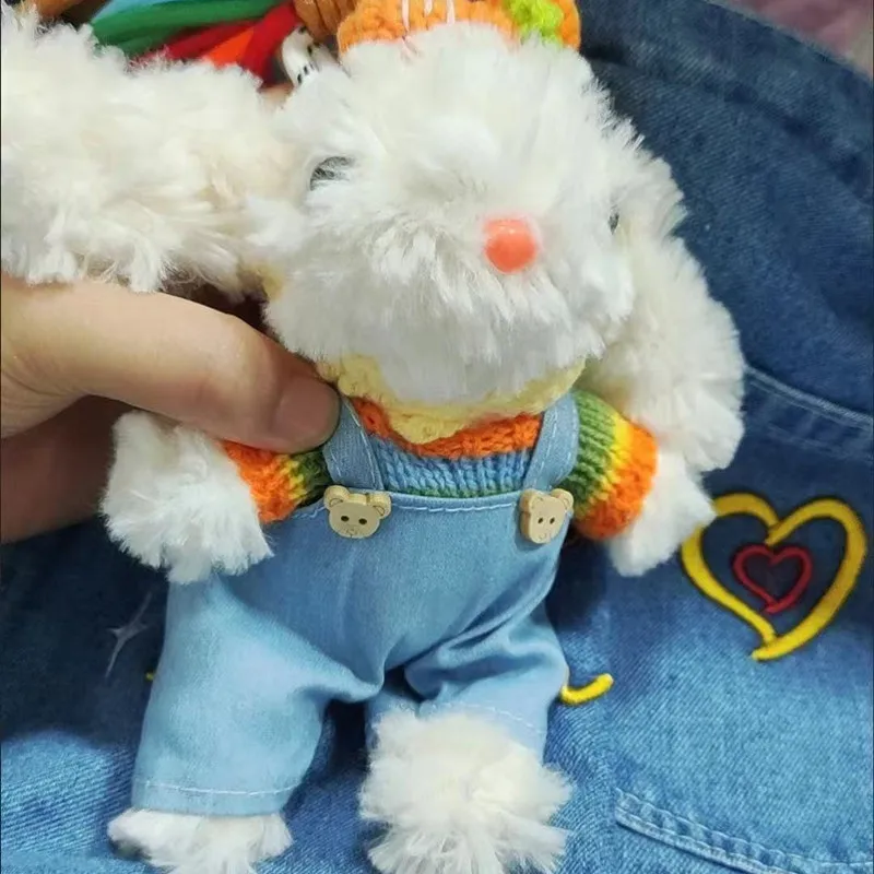 Breloczek pluszowy królik z długimi uszami, tęczowe ogrodniczki, kapelusz marchewki, zawieszka do kluczy, postać z kreskówki.