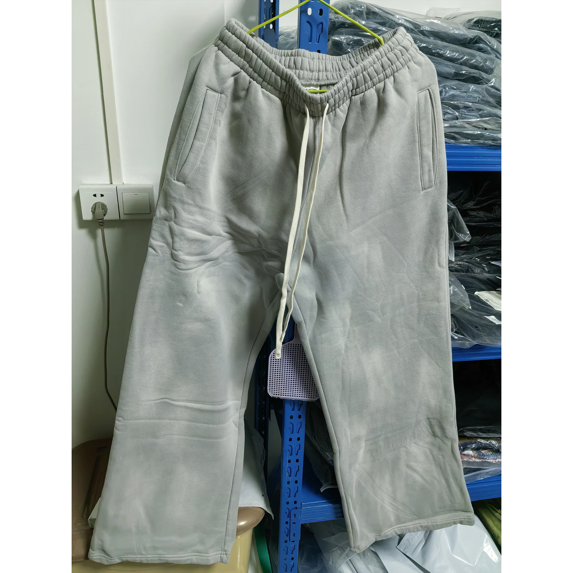 2025 Winter New Fleece Sweatpants Men Splashing Ink Spray Dyeing Wash Distressed Wide Joggers Grinding Edges Baggy Plush Pants