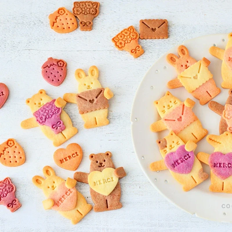 4Pcs/Set Bear Rabbit Cat Hug Biscuit Cartoon Valentine 3D Mold Children's Day Pattern Animal Shape Frosting Cookie Cutter Baking