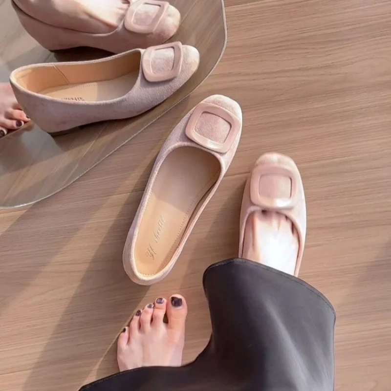 

Женские туфли Мэри Джейн на мягкой замшевой подошве с квадратным носком, увеличивающие рост, новинка ранней осени 2026, ретро-стиль, на одной пряжке